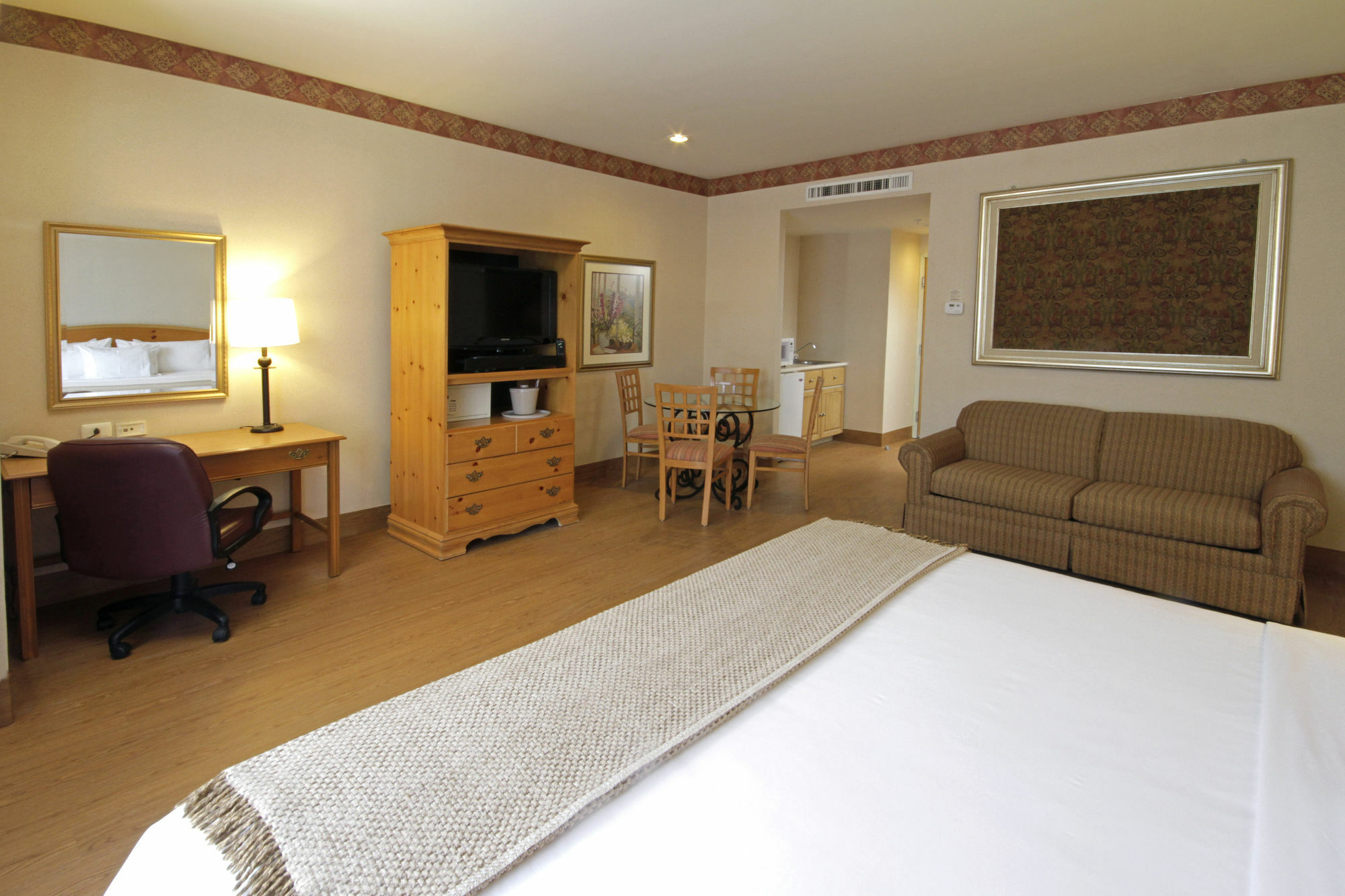Holiday Inn Express Silao-Aeropuerto Bajio By Ihg מראה חיצוני תמונה